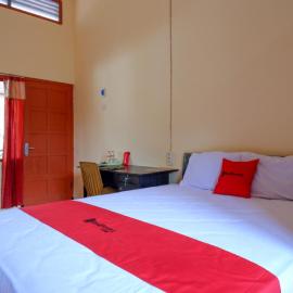 RedDoorz Syariah near Alun Alun Purwokerto，普禾加多的飯店