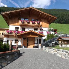 Viesnīca Chalet Heidi pilsētā Kartiča