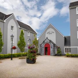 Temple Gate Hotel, hotel u gradu Enis