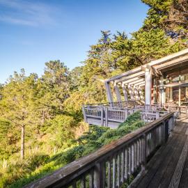 Stunning Elk House Oceanfront Deck & Views، فندق في Elk