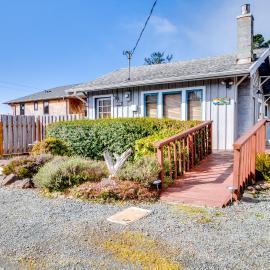 Cottage by the Sea (MCA #1213), hotel in Manzanita