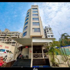 Hotel Lucky Near Nesco