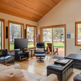 Sisters Tollgate Retreat with Hot Tub & WiFi – hotel w mieście Sisters