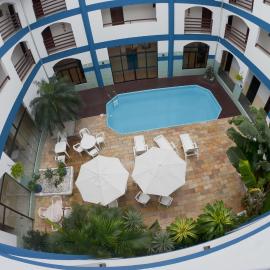 Viesnīca HsHotelaria - Filial Bombinhas pilsētā Bombinjasa