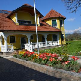 Privatzimmer Marina, хотел в Фьолкермаркт