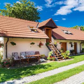 Tradiční český dům s ložnicemi v podkroví, hotel sa Všejany