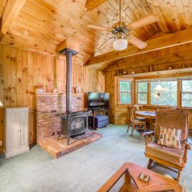 Leisure by the Lake, hotel a Brant Lake
