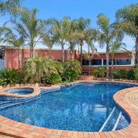 Peppermill Inn Motel, hotel Sheppartonban