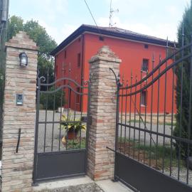 Corte San Petronio – hotel w mieście Castagnolo