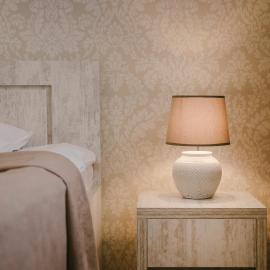 Brick walls, hotel a Gori