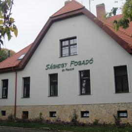 Sághegy Fogadó és Panzió, מלון בצלדומולק