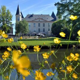 Logis Hotels - Le Saint Marcel، فندق في بُ