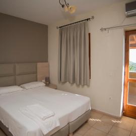 T'Aloni, hotel en Chortáta
