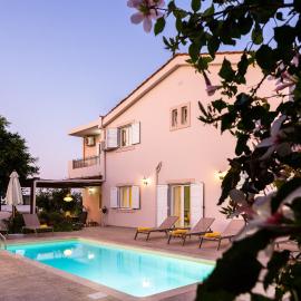Carpe Diem-Luxury Villa with private pool、Ádheleのホテル