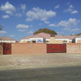Trianca guest house, hotel in Welkom