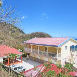 À LA VUE DE l'ANSE - T3 - LES ANSES D'ARLET - PETITE ANSE, hotel in Les Anses-dʼArlets