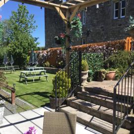 Blenkinsopp Castle Inn, hotel in Greenhead