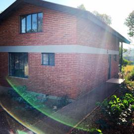 Lilac Hideaway โรงแรมในคาราทู