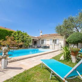 Maillane, hotel en Maillane