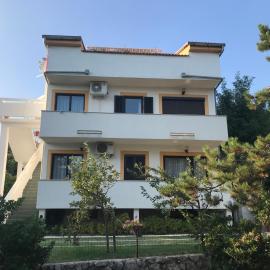 Apartments Lena, hotell i Baška