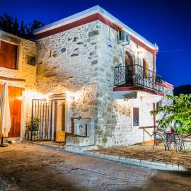 Villa Tzaniana, hotel a Apomarmá