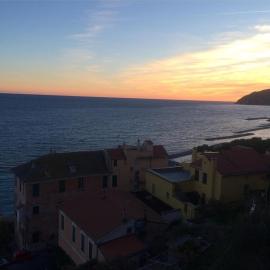 Appartamento nel borgo con splendida vista sul mare, khách sạn ở Cervo