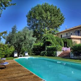 Casali Marchigiani - Ville vacanza private con piscina, giardino e vista panoramica, hotell sihtkohas Ostra