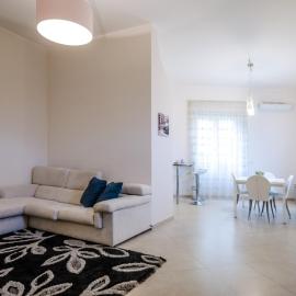 Sunny Beach Home, hotel em Rometta Marea