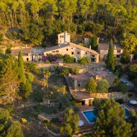 Masia Can Pou, готель у місті Canet de Adri