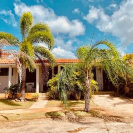 Atenas City Inn, hotel en Manatí