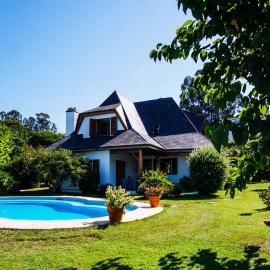 Chalet con piscina y 2000 m de jardín, hotel v destinácii Vigo