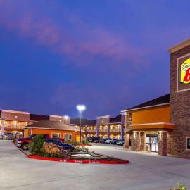 Super 8 by Wyndham Houston Northwest Cypress, khách sạn ở Cypress