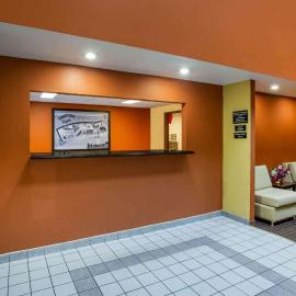 Super 8 by Wyndham Crawfordsville, hotelli kohteessa Crawfordsville