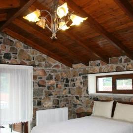 Nakaraki, hotel i Stení Dhírfios