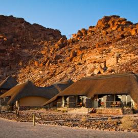 Twyfelfontein Country Lodge، فندق في Twyfelfontein