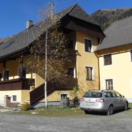 Ferienwohnungen Bianca Hasler - Stallbauer, hotelli kohteessa Pusterwald