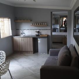 Elephant Bush Guest Cottage, hotel in Alberton