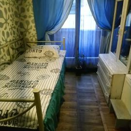 Cozy room nearly the United Exhibition Center on the metro station Levoberejnaya., hotel in Kyiv