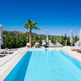 Vasilios Villa, with Pool, Gym & Close to Beach, By ThinkVilla, hotell sihtkohas Loutra