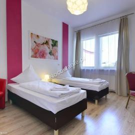 Hotelik Kameleon Pokoje Gościnne, hotel em Jawor