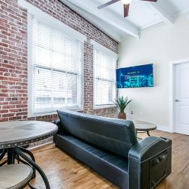 Spacious Condos Steps Away from French Quarter, hotel in New Orleans