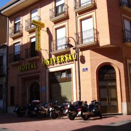 Hostal Universal, hotel Benaventében
