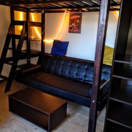 Mini Studio de 13 m2 avec terrasse 15 mn centre Nimes, hotel in Nîmes