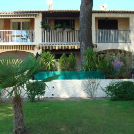 Studio MANON A2 Proximité Mer avec Terrasse et Parking: Les Lecques şehrinde bir otel