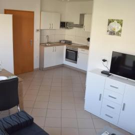COMFY and BRIGHT Apartment, hotel in Kranj