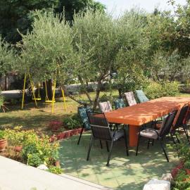 Ana Guest House, hotel in Nin
