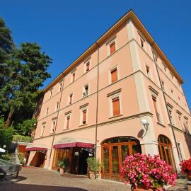Alla Rocca Hotel Conference & Restaurant, hótel í Bazzano