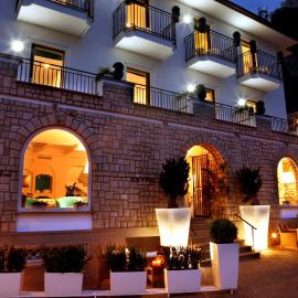 Le Ancore Hotel, khách sạn ở Vico Equense