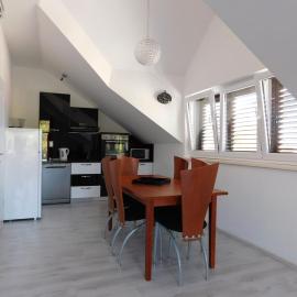 Villa Renata - Apartment Bijeli, hotel in Povlja