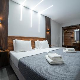 Argo Hotel Piraeus، فندق في بيرايوس
